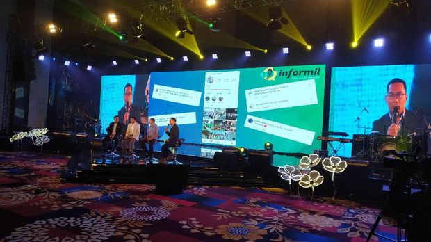 Ridwan Kamil memandu jalannya talkshow.