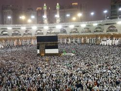 Doa Umroh: Bacaan Lengkap Mulai Niat, Tahallul, dan Tata Caranya