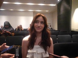 Posting Foto Berdua, Dannia Salsabilla Anggap Adipati Dolken Cuma Teman