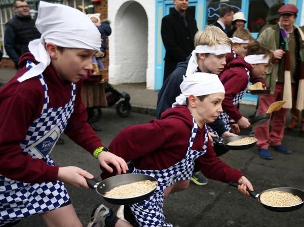 Perang Jeruk hingga Lari Bawa Pancake, Ini 10 Festival Makanan Seru
