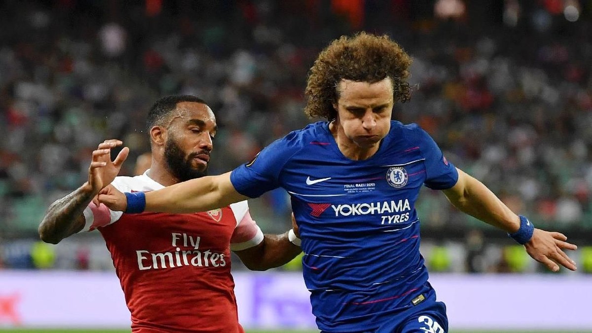 David Luiz lega tak harus hadapi Alexandre Lacazette dan Pierre-Emerick Aubameyang lagi. (Foto: Dan Mullan/Getty Images)