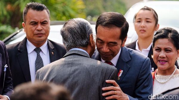 Momen Akrab Jokowi-Mahathir di Malaysia