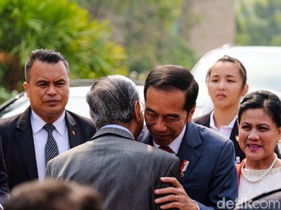 Momen Akrab Jokowi-Mahathir di Malaysia