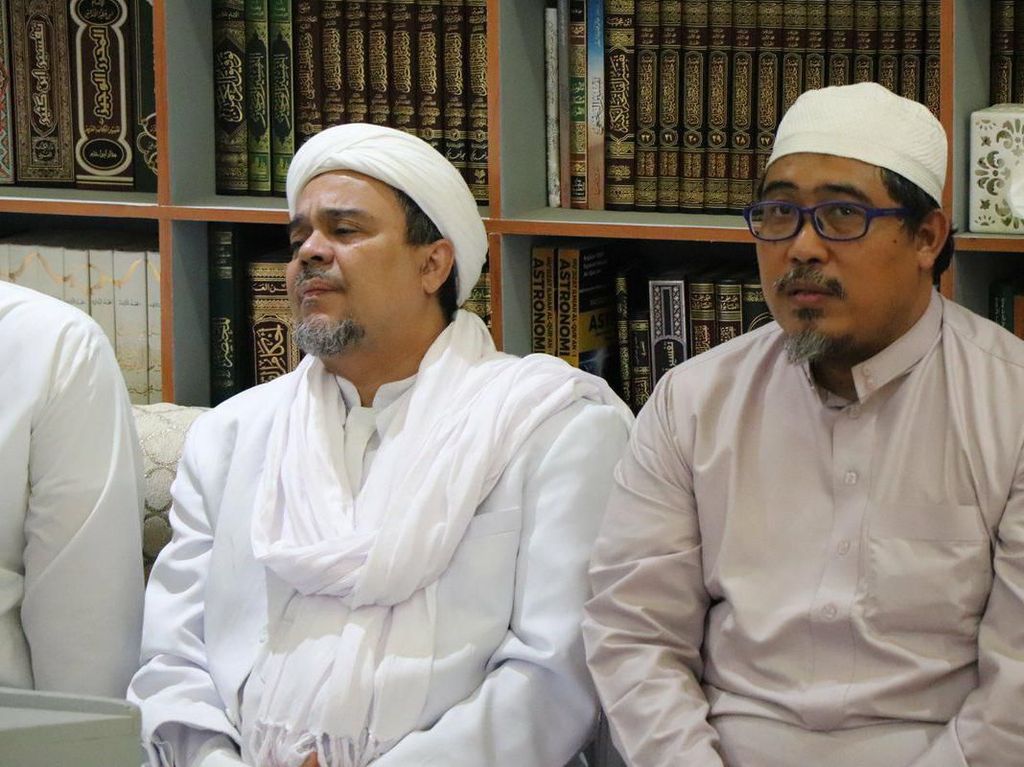 Habib Rizieq Cerita Isyarat Hujan Jelang Mbah Moen Wafat di Mekah