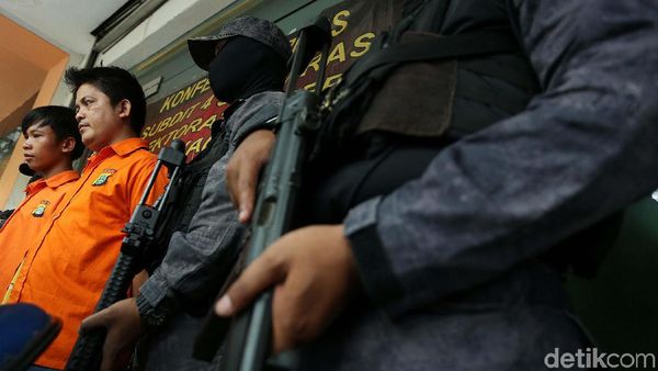 Polisi Bekuk Pelaku Pencurian Melalui e-Banking