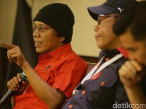 Adian Napitupulu Kolaps di Pesawat, Serangan Jantung?