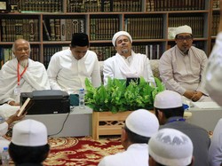 Habib Rizieq Kenang Mbah Moen: Walau Beda Pendapat, Beliau Tak Pernah Nyinyir