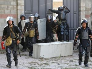 Sehari Usai Bentrok, Eks Presiden Kyrgyzstan Atambayev Menyerahkan Diri Sehari Usai Bentrok, Eks Presiden Kyrgyzstan Atambayev Menyerahkan Diri