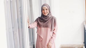 Inspirasi Gamis Kekinian ala 7 Artis Berhijab untuk Idul Adha