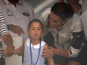 Momen Charlotte Julurkan Lidah ke Publik, Ini Reaksi Kate Middleton Momen Charlotte Julurkan Lidah ke Publik, Ini Reaksi Kate Middleton