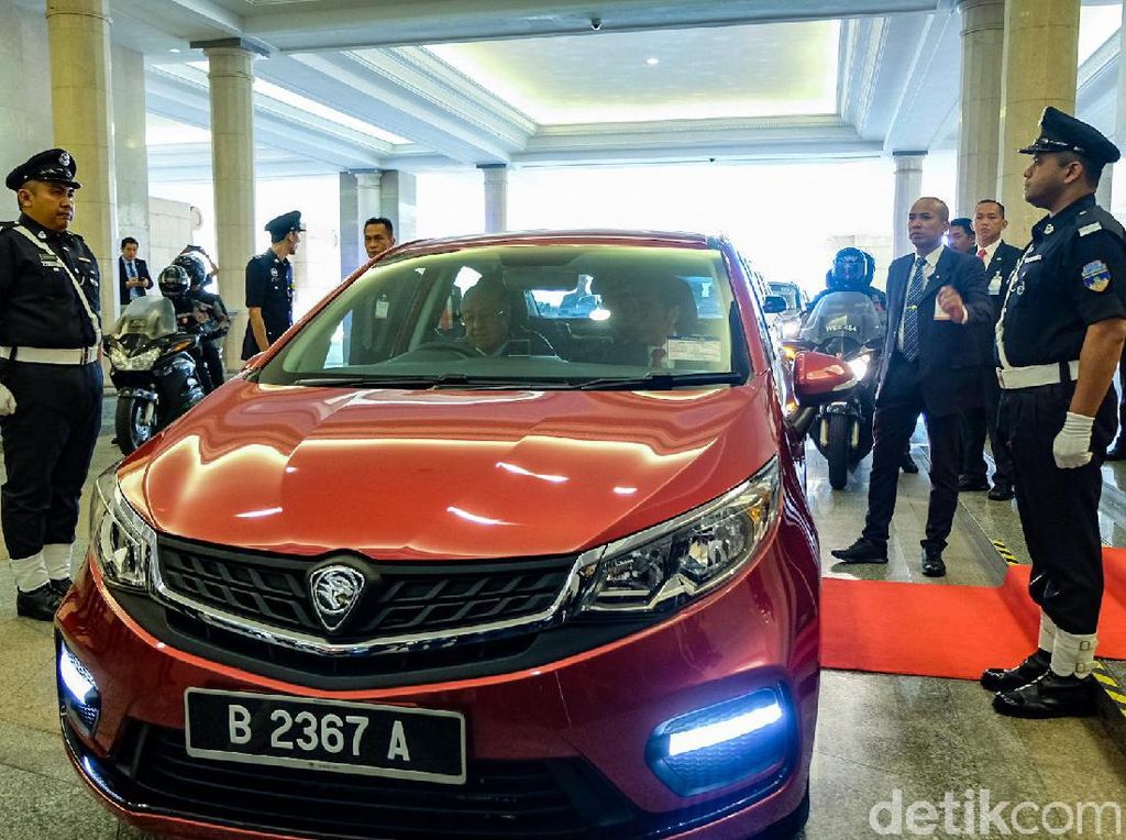 Jokowi yang Sudah Tak Berani Nyetir Mobil Jokowi yang Sudah Tak Berani Nyetir Mobil