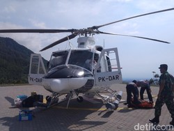 Heli Water Bombing Dikerahkan Padamkan Kebakaran Puncak Gunung Ciremai