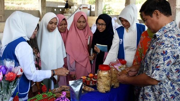 Bidik Santripreneur, IWAPI Roadshow ke Ponpes