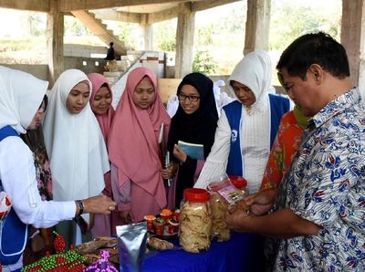 Bidik Santripreneur, IWAPI Roadshow ke Ponpes