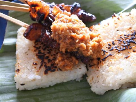 Resep Sate Maranggi, Khas dengan Sambal Oncom & Uli Bakar