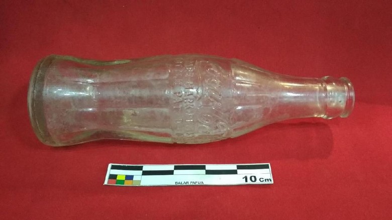 Botol Coca-Cola peninggalan tentara AS pada Perang Pasifik di Papua (Istimewa/Balai Arkeologi Papua)