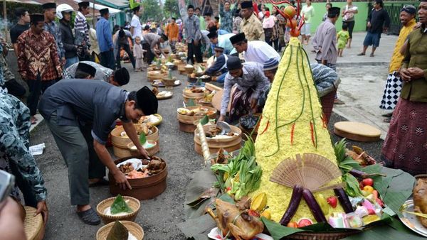 Ini 10 Tradisi Makan Besar Idul Adha di Indonesia