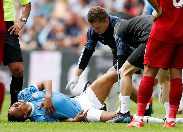 Winger Man City Leroy Sane bisa absen sampai Februari 2020. Foto: Matthew Childs / Action Images via Reuters Winger Man City Leroy Sane bisa absen sampai Februari 2020. Foto: Matthew Childs / Action Images via Reuters