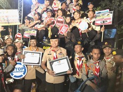 Pelantikan Pramuka Jatim Diiringi Deklarasi Anti Narkoba di Atas Rantis Brimob