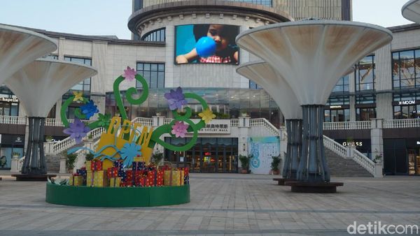 Foto: Factory Outlet Buat Si Gila Belanja di Hainan, China