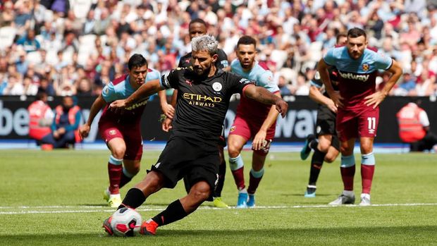 VAR banyak digunakan dalam laga West Ham vs Man City. Salah satunya penalti Sergio Aguero yang harus diulang.