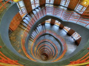 15 Potret Desain Tangga Unik dan Keren di Dunia