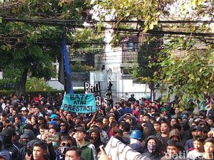 Imbas Performa Buruk, Bobotoh Demo Manajemen Persib