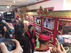 Sebelum Tutup Kongres, Megawati Kembali Tengok Pameran Foto