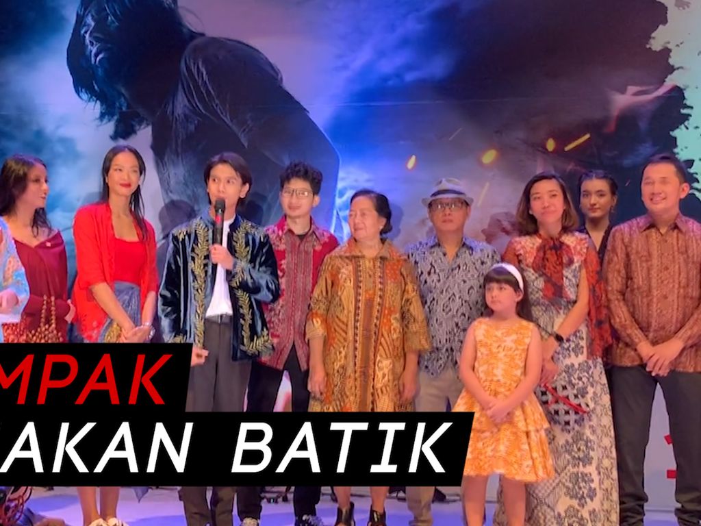 Gaya Para Pemain di Gala Premiere Bumi Manusia dan Perburuan Gaya Para Pemain di Gala Premiere Bumi Manusia dan Perburuan