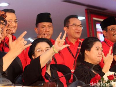 Pose Metal Megawati, Puan dan Prananda