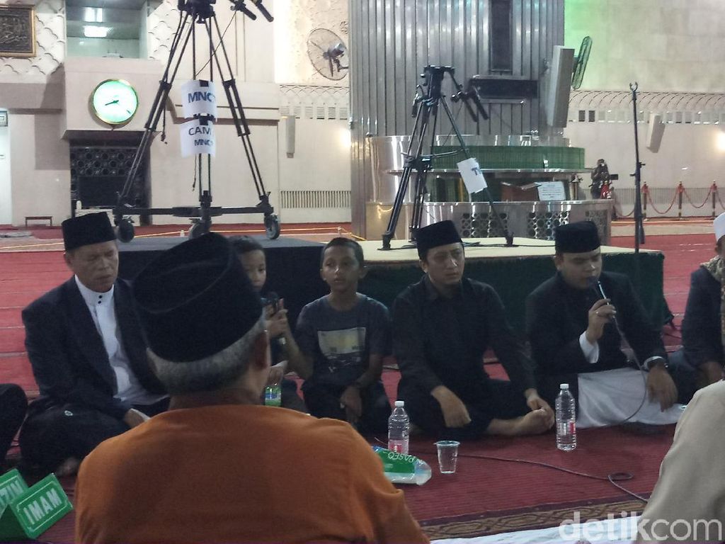 Ustaz Yusuf Mansur Pimpin Takbiran Idul Adha di Masjid Istiqlal Ustaz Yusuf Mansur Pimpin Takbiran Idul Adha di Masjid Istiqlal