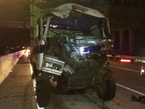 Perbaiki Truk di Tol Ngawi, Sopir Ini Tewas Diseruduk Tronton
