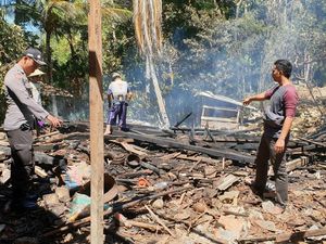 Lupa Matikan Tungku Sebelum ke Ladang, Rumah Nenek Ini Ludes Terbakar