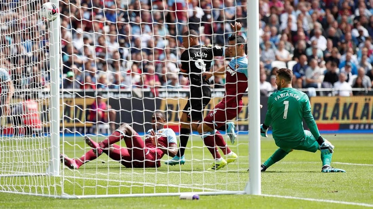 Gabriel Jesus merobek gawang West Ham United. (Foto: David Klein/Reuters)