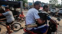 Wow! Kambing Naik Motor dan Bajaj