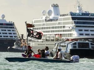 7 Kapal Pesiar Mewah dan Terbesar di Dunia 7 Kapal Pesiar Mewah dan Terbesar di Dunia