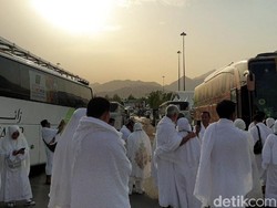 Suasana Khusyuk Jemaah Haji Wukuf di Arafah
