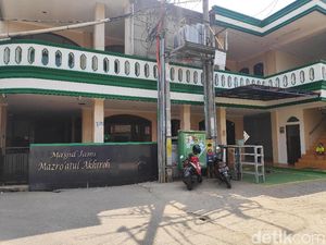 Lepas, Sapi Kurban di Depok Terobos Barisan Jemaah yang Sedang Salat Id