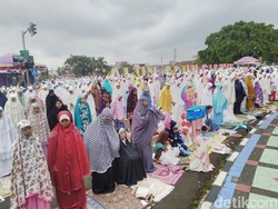 Ribuan Warga Ciamis Salat Id di Alun-alun, Arus Lalu Lintas Dialihkan