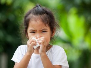 7 Cara Alami Mengatasi Batuk Pilek pada Balita