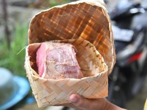 Warga Bandung Tunggu Daging Kurban di Rumah Saja