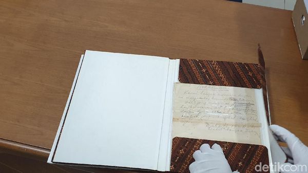 Foto-foto Eksklusif Naskah Asli Proklamasi