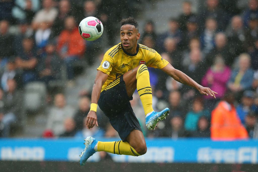 NEWCASTLE UPON TYNE, ENGLAND - AUGUST 11: Pierre-Emerick Aubameyang of Arsenal jumps to control the ball during the Premier League match between Newcastle United and Arsenal FC at St. James Park on August 11, 2019 in Newcastle upon Tyne, United Kingdom. (Photo by Alex Livesey/Getty Images)