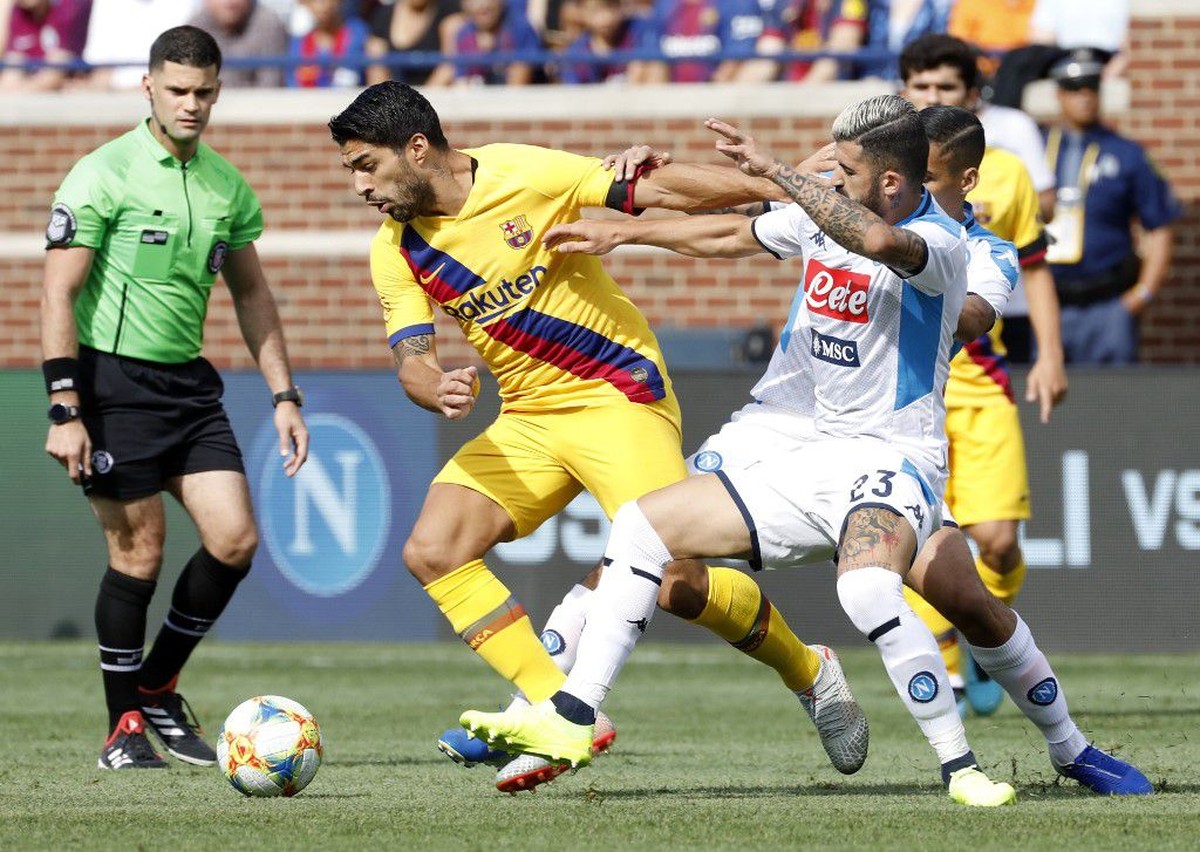 Barcelona menghempaskan Napoli 4-0 di laga pramusim di Michigan, Amerika Serikat. (Foto: Jeff Kowalsky / AFP)