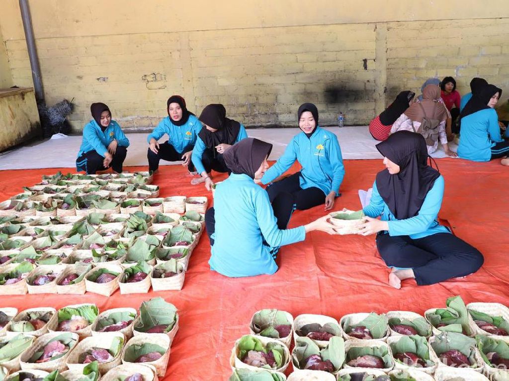 Penggunaan Besek Saat Berkurban Bukan Hal Baru di Mapolres Tuban Penggunaan Besek Saat Berkurban Bukan Hal Baru di Mapolres Tuban