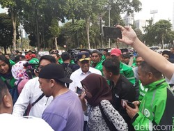 Menhub Ingin Taksi Online Tak Kena Ganjil Genap