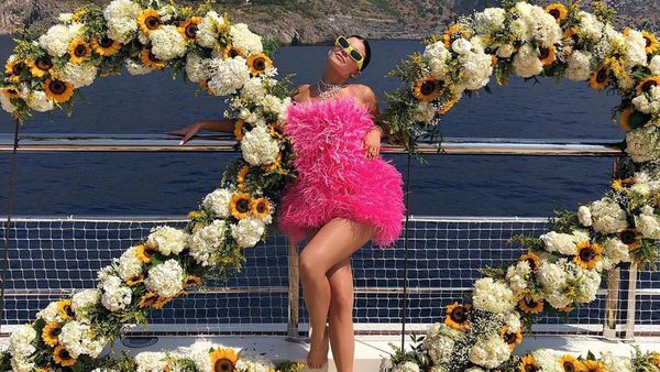 Ultah ke-22, Kylie Jenner Dikado Travis Scott Kalung Berlian Rp 5 M