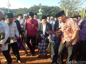 Bahagianya JK Rayakan Idul Adha di Makassar Bahagianya JK Rayakan Idul Adha di Makassar