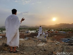 Puncak Ibadah Haji, Ribuan Jamaah Padati Padang Arafah