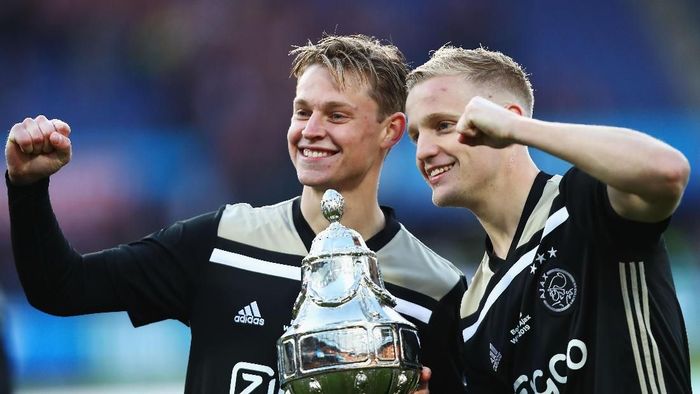Hasil gambar untuk frenkie de jong bersama Donny van de Beek